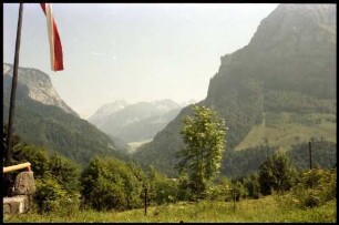 Schnepfau: von der Schnepfegg ins Tal der Bregenzer Ache, mit Fahne