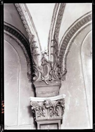 Bergkirche; Stuck am Gewölbeansatz im Schiff