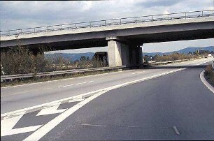 Einfahrt Süd zu Fahrbahn Süd (Mannheim Richtung Heidelberg): Brücke von Westen