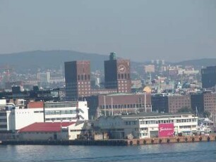 Oslo - Stadtzentrum mit Rathaus : Stadtzentrum mit Rathaus. Aufgenommen in Oslo im September 2004
