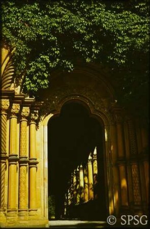 Potsdam, Park Sanssouci, Friedenskirche, Heilsbronner Portal, Skulpt.slg. 3436, am Kreuzgang.