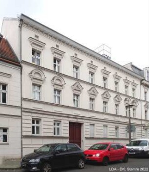 Mietshaus mit Seiten- und Quergebäude; Berlin, Treptow-Köpenick