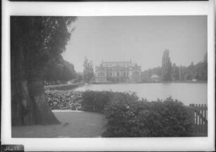 Dresden, Großer Garten. Blick über den Palaisteich zum Palais