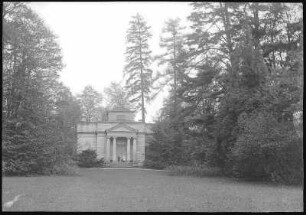 Grünfeld. Park und Badehaus