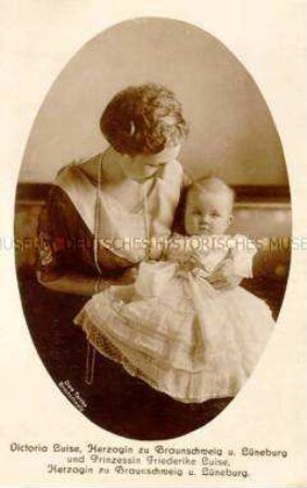 Viktoria Luise von Braunschweig mit ihrer Tochter