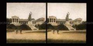 Besucher an der Rhumeshalle mit Bavaria, München