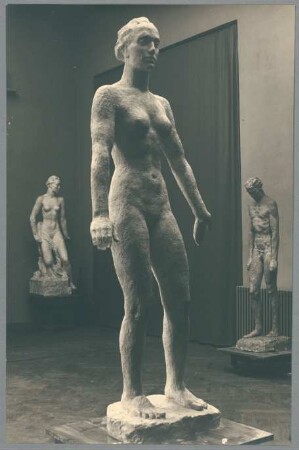 Frauenstatue I, 1929, Gips