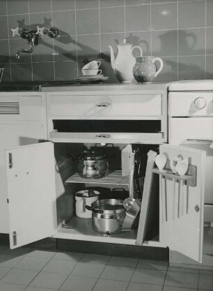 Küchenschrank der Fr. Poggenpohl KG