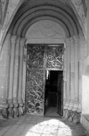 Steingaden: Inneres der Klosterkirche, Romanisches Tor zum Kreuzgang