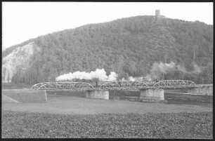 Colditz. Eisenbahnbrücke zwischen Colditz und Lostau, im Hintergrund der Burgberg