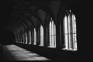 Tübingen-Bebenhausen: Blick in das Innere des Kreuzganges der Kirche