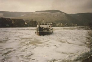 Eisbrecher "Josef Langen" im Einsatz in der Mosel