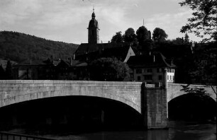 Laufenburg: Rheinbrücke vom deutschen Ufer mit Kirche