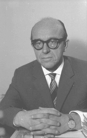 Freiburg: Regierungsdirektor Dr. Martin Basedow; Vorsteher des Finanzamts Freiburg