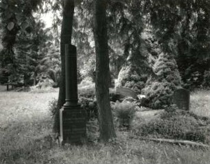 Schwarzenberg. Friedhof. Grabmal für Eduard Grünenwald (gest. 1877) und Frau