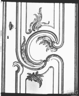 Potsdam, Neues Palais, Wohnung Friedrich II., Speisezimmer, R.:215, Mittelornament des rechten Flügels der Tür an der Nordwand.(Speisezimmerseite), Raum 215