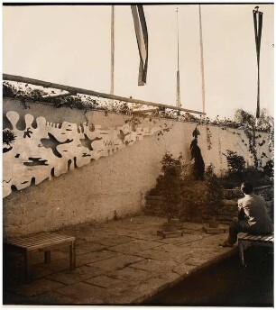 Sommerblumenschau am Funkturm, Berlin-Charlottenburg: Eingangshof mit gestanztem Blech