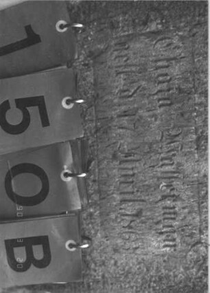 Grabstein 150 (Index: 100009004) Zustand: Ränder stark abgebröckelt Maße HxBxT: 68x38x8 cm: Grabstein 150B