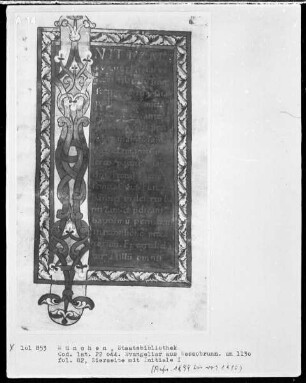 Evangeliar aus Kloster Wessobrunn — Initialzierseite mit Initiale I(nitium), Folio 82recto