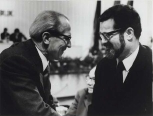 Erich Honecker und Konrad Wolf : Portraitaufnahme auf dem VII. Schriftstellerkongreß, 14.-16.11.1973 in Ost-Berlin