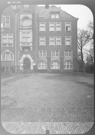 Dresden-Niedersedlitz, Sosaer Straße 11. Rathaus Niedersedlitz (1901-1902; G. Hänichen). Straßenfront (Teilansicht)