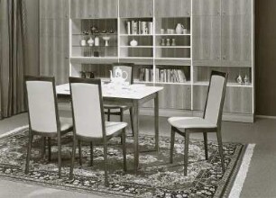Stuhl mit gepolsterter Sitzfläche und Rückenlehne (Modell 6247) : Wohnzimmermöbel. Eßtisch und Stühle (1975; VEB Vereinigte Sitzmöbelindustrie Neuhausen) vor Anbauwand