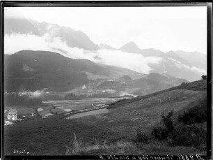 Blick auf Schuls [= Scuol] an einem trüben Tag
