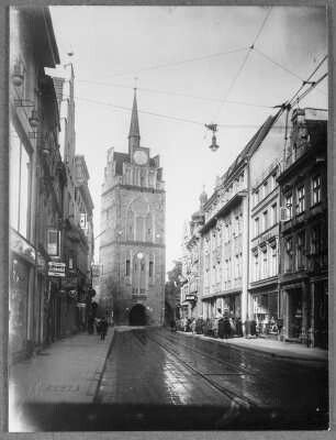 Rostock, Kröpeliner Tor : Rostock. Wohn- und Geschäfthäuser, Kröpeliner Straße. Blick nach Westen zum Kröpeliner Tor