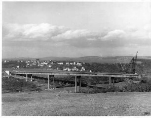 Sulzbachviadukt in km 186,136 Gesamtansicht gegen Denkendorf L = 365 m.
