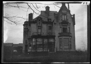 Nivelles (Provinz Wallonisch-Brabant, Belgien): Villa (Herrensitz) mit Veranda mit Stahl-Glas-Konstruktion (Quartier in Nivelles. Dezember 1914")