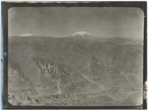 Panorama vom Talkessel mit Höhen um La Paz und der Cordillera Real