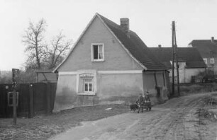 Dorfstraße : Blick über eine Dorfstraße