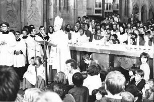 Freiburg: Münster, Erzbischof Dr. Schäufele am Altar