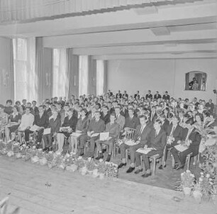 Entlassung sorbische Grundschule : Bautzen. Sorbische Oberschule. Abschlussfeier der Schulabgänger