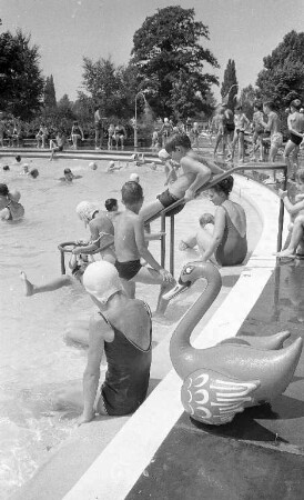 Badebetrieb in den Karlsruher Freibädern.