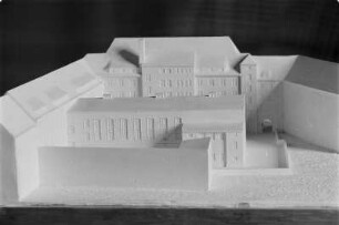 Modellentwurf des sorbischen Hauses. : Modelowy naćisk Serbskeho domu