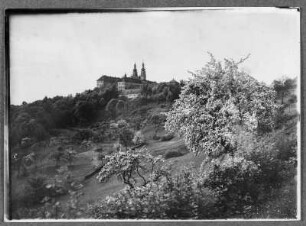 Bad Staffelstein. Landschaftsausschnitt mit Kloster Banz
