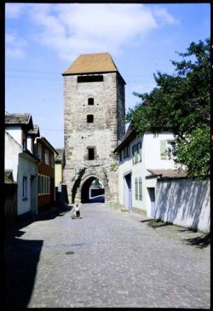 Ladenburg: Martinstor von innen, mit Straße