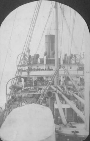 Dampfer "Pennsylvania" auf See. Kajütspassagiere auf dem Achterschiff. Blick zu den Aufbauten : Dampfer "Pennsylvania" auf See. Kajütspassagiere auf dem Achterschiff. Blick zu den Aufbauten