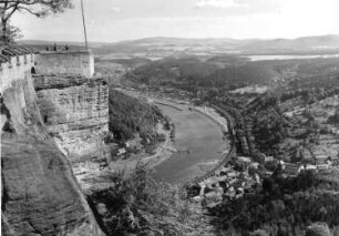 Königstein (Sächsische Schweiz). Blick von der Festung auf Elbe und Königstein