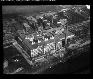 [ohne Angabe] , Werksanlage an Fluss oder Hafenbecken