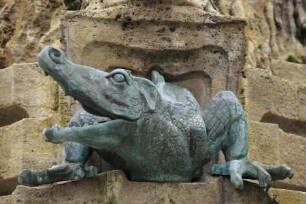 Märchenbrunnen & Schauspielhausbrunnen — Krokodil