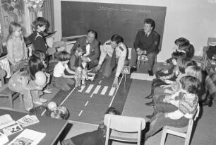 Verkehrserziehung für Vorschulkinder durch die Verkehrserziehungsgruppe der Karlsruher Polizei