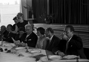Bernau: Ehrengäste an der Tafel im Kurhaus
