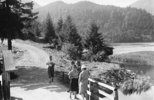 Wanderung : Eine Gruppe von Personen auf einem Wanderweg