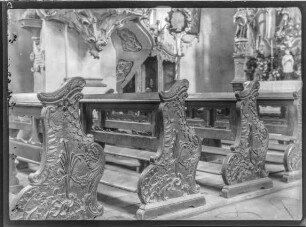 Wallfahrtskirche Maria Limbach, Betstühle mit Schnitzereien