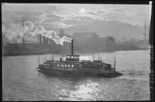 Portland, Oregon. Moonligth on the Willamette River