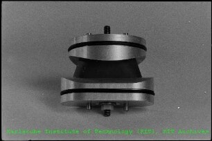 Supraleiterbauteil im Institut für Experimentelle Kernphysik (IEKP)