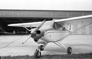 Neues Flugzeug der Motorflug GmbH auf dem Flugplatz Forchheim.
