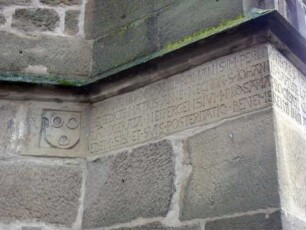 Langhaus im Südwesten-Strebepfeiler-Textinschrift Baumeister Sporer (Jahr 1514)-Teil_01